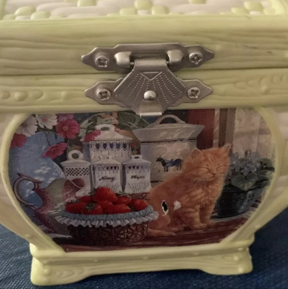 Annabell's Simple Pleasures Cozy Country Kitties Mary Ann Lasher Music Box